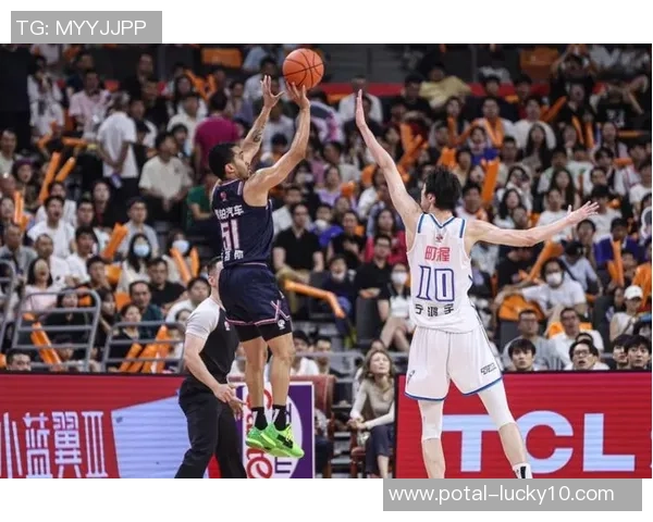 广东男篮与同曦队精彩对决直播全程回顾与分析 广东男篮与同曦队精彩对决直播全程回顾与分析